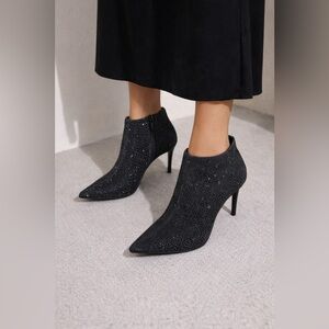 NWOT Guess Black and Silver Ankle Boots